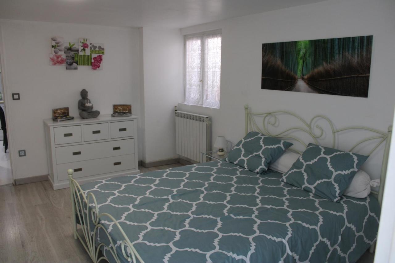 Les Lauriers De Joelle Apartment